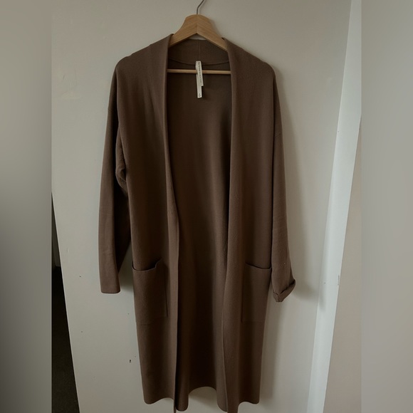 Aritzia Babaton Ty cardigan - Picture 1 of 4